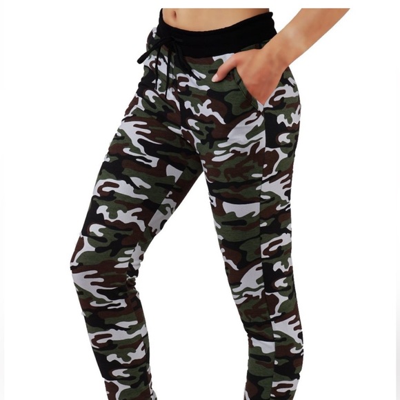 NWT! Camouflage Cotton Joggers Sweatpants with Pockets and elastic waistband - Picture 1 of 5